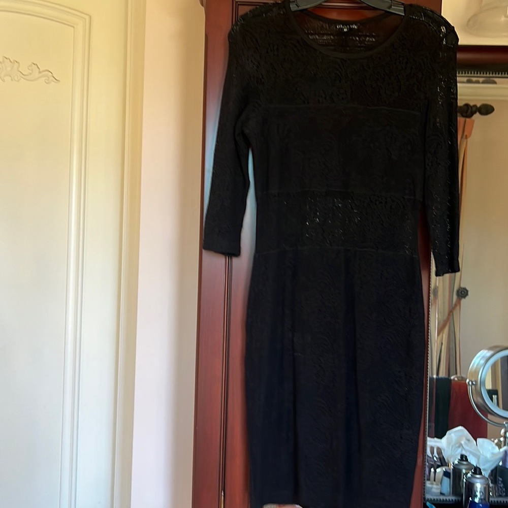 Laced black dress, half sleeve